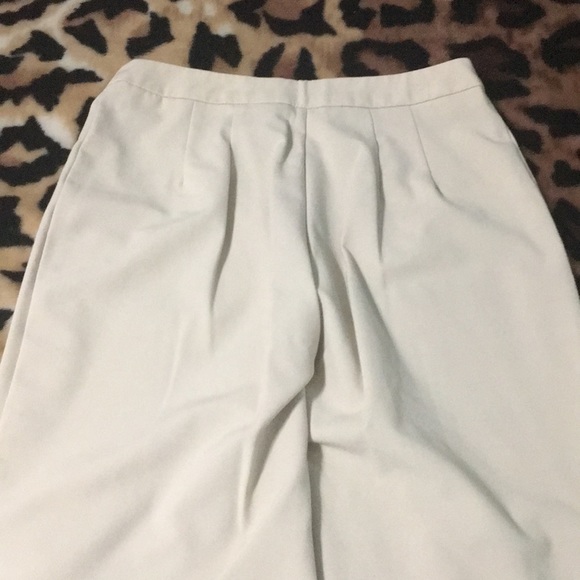 Gently used Jaclyn Smith slacks sz 6 in light tan - Picture 5 of 5